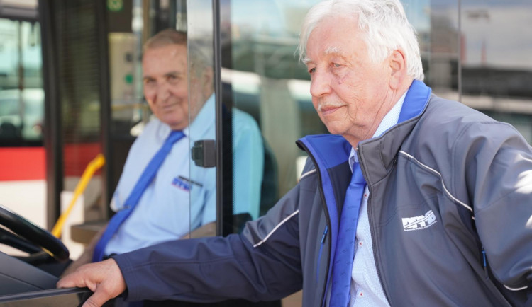 E7A5D558-1554-494F-B34D-58FD99D99772