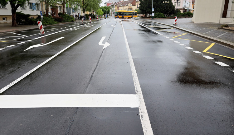 Rekonstrukce břeclavské silnice v centru města je hovotá