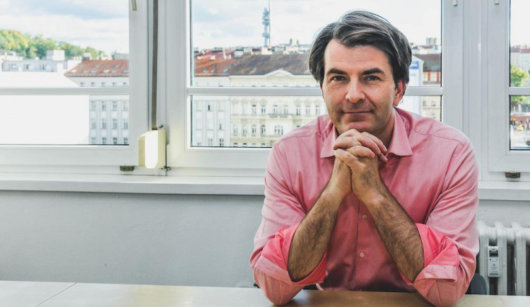 Jako rodilý Kanaďan miluju pivo a hokej. Pivo tady máte lepší