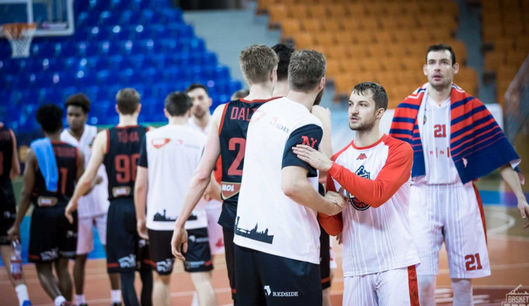 Brněnští basketbalisté si zahrají o bronz, Nymburk slaví postup do finále