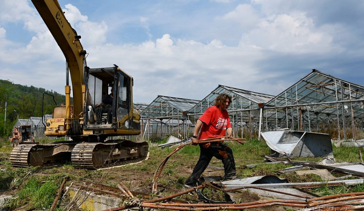 V Blansku už bourání skleníků začalo