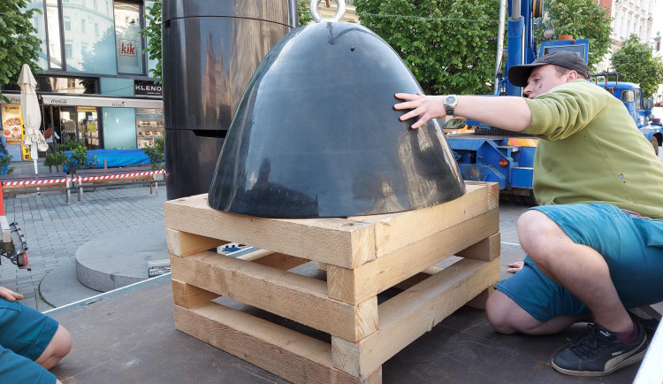 Brněnská chlouba se začala přehřívat, orloj dostal speciální poklop