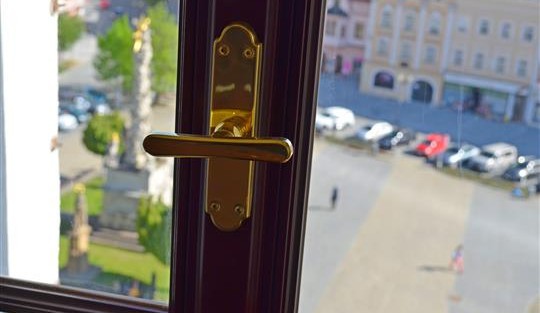 Radniční věž se dočkala proměny, zmizela okna z 16. století
