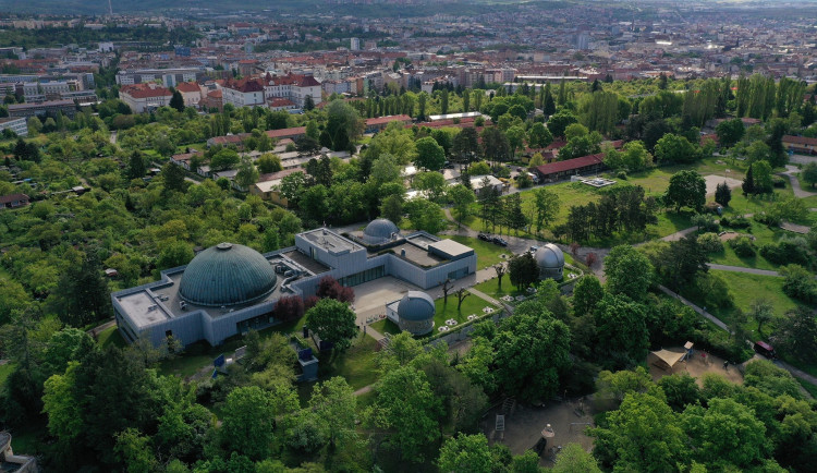 Na Kraváku chystají dronovou show