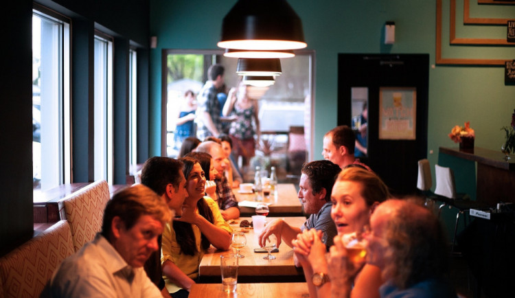 size4-16221888779584-139-od-pondeli-se-otevrou-restaurace-kluby-i-bazeny