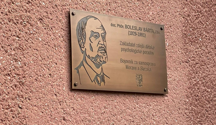 Nová pamětní deska Boleslava Bárty