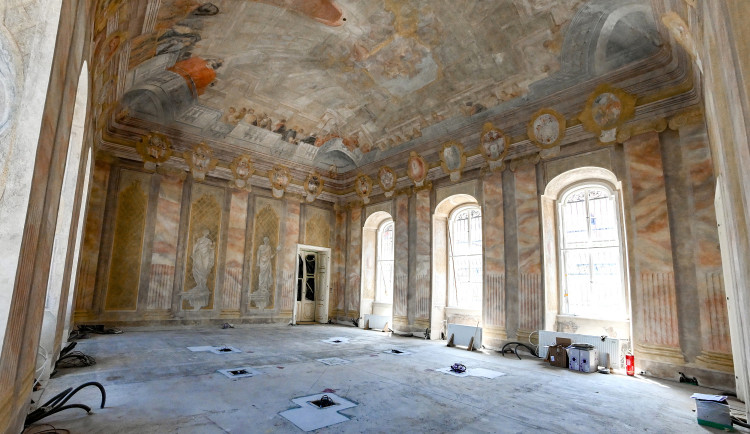 Na brněnské radnici obnovili vzácné freskové malby