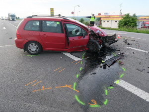 Sériového zloděje autobusů doprovodila k policistům maminka