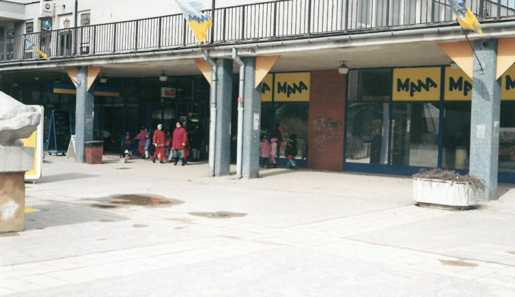 Před třiceti lety se v Jihlavě otevřela Mana, první supermarket v Československu