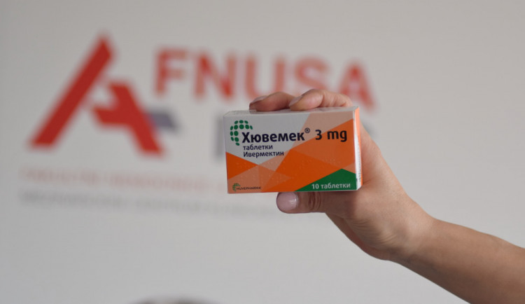 Svatoanenská nemocnice má na skladě tři tisíce balení ivermektinu, zkouší jej vrátit do Bulharska