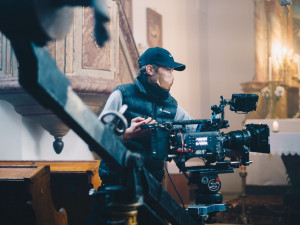 Mladí filmaři natáčí na jižní Moravě unikátní snímek s Judit Bárdos a Dušanem Vitázkem