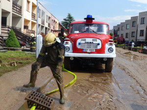 V Drnovicích  pokračují v odstraňování následků přívalového deště