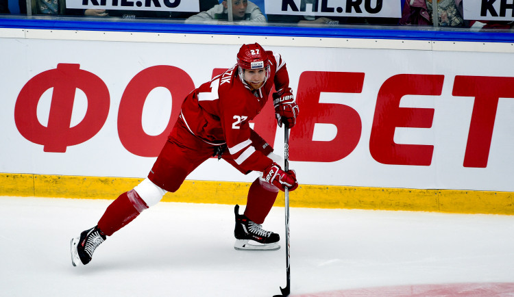 Vojtěch Mozík v dresu čínského Kunlunu