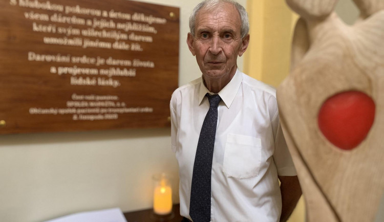 Dárcům srdcí v Brně děkují pamětní deskou