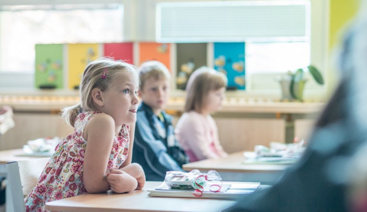 Soud označil za nezákonná další covidová opatření, týkala se obchodů a škol