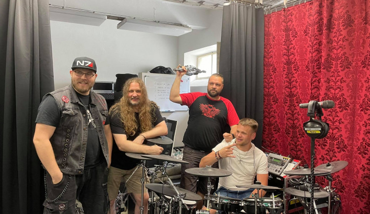 Mami, co je to bukkake, zaznívá na koncertech brněnské kapely Morčata na útěku