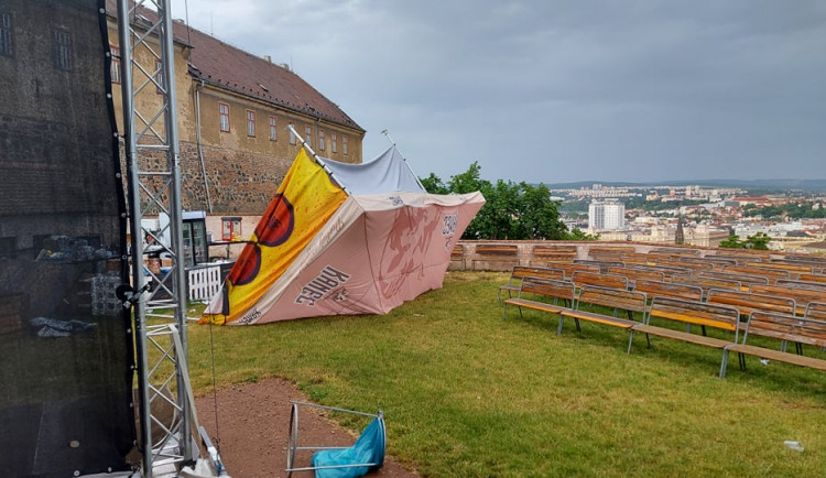 Silné bouřky v Brně poničily letní kino, na Vyškovsku zatopily domy