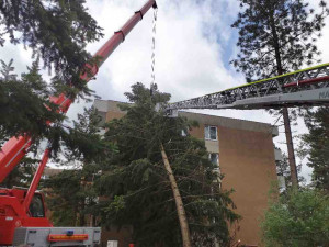 Silné bouřky na brněnsku poničili techniku letního kina. Hasiči zasahovali u více než osmdesáti událostí
