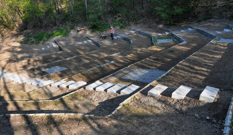 190411_amfiteatr_certova_rokle_013_maly