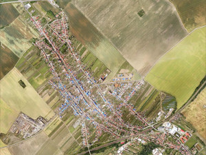 Hasičům v oblasti zasažené tornádem pomohlo mapování dronů a letounů