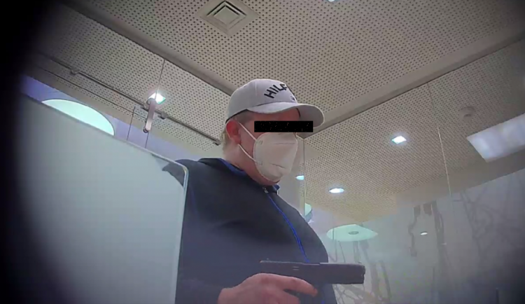 size4-16245403509983-60-muz-ktery-v-rakousku-vyloupil-banku-po-cinu-odjel-do-ceska