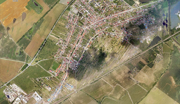Hasičům v oblasti zasažené tornádem pomohlo mapování dronů a letounů