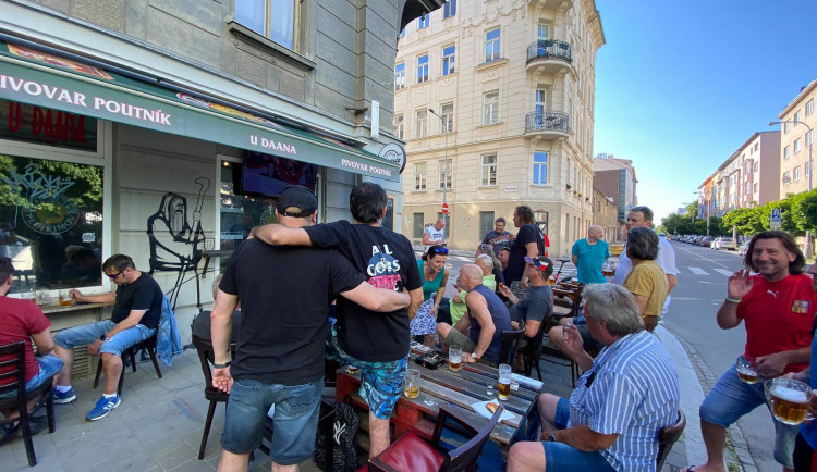 Hostinec u Daana patří mezi tradiční podnik, v němž se schází fanoušci fotbalu