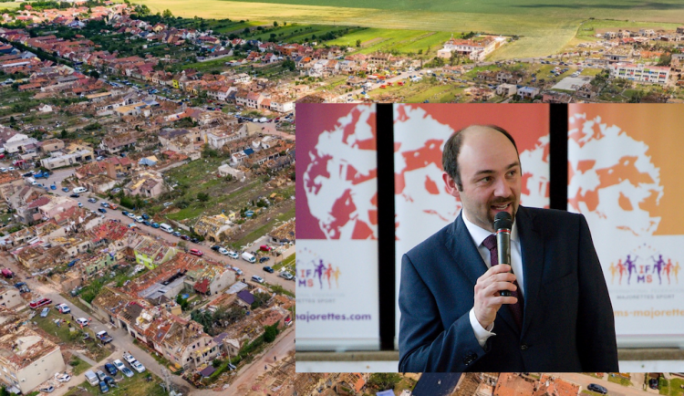 Ukradl peníze a zmizel, na starostu obce zasažené tornádem útočí lidé na Facebooku