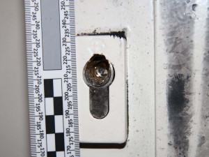 Zloděj na Brněnsku řádil v trafice. Provozovnu vykradl a ještě vytopil