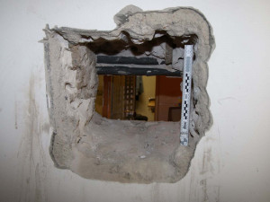 Zloděj na Brněnsku řádil v trafice. Provozovnu vykradl a ještě vytopil