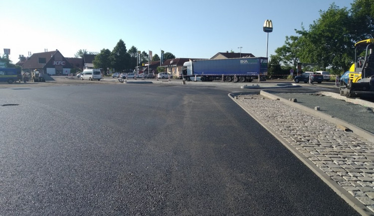 Řidičům se na téměř uzavře odpočívka Rohlenka na D1