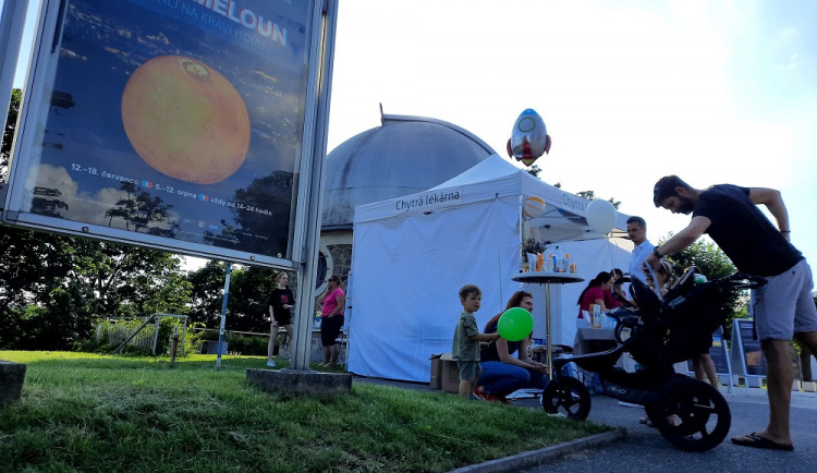 Na hvězdárnu láká kromě obřího Marsmelounu i vyšetření mateřských znamének. V prvních dnech využily bezplatné preventivní akce stovky lidí
