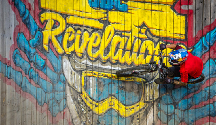 VÍKEND PODLE DRBNY: Fourcross, Dny lidové architektury a poslední tramvaje