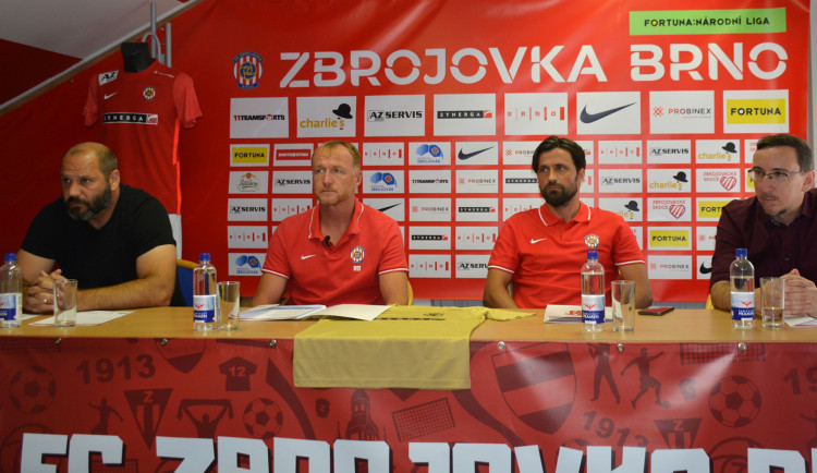 Zleva Tomáš Požár, Richard Dostálek, Pavel Zavadil a mluvčí klubu Martin Lísal