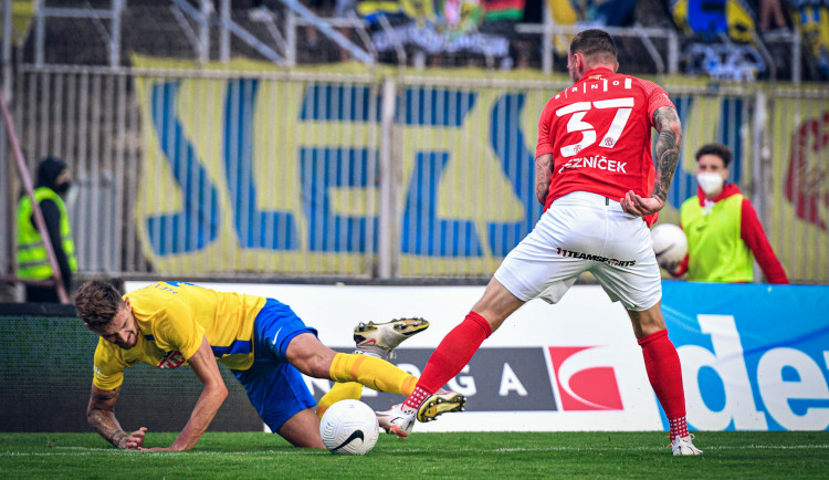 Brněnský Řezníček v souboji s opavskou obranou