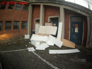 Lidé zakládají v Brně černé skládky na sídlištích i přímo v centru