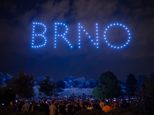 Na premiérovou dronovou show přišlo v Brně až 5000 lidí