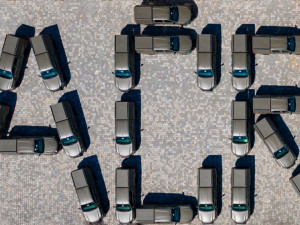 Vojáci si převzali první terénní Toyoty Hilux. Nahradí muzejní vozy UAZ