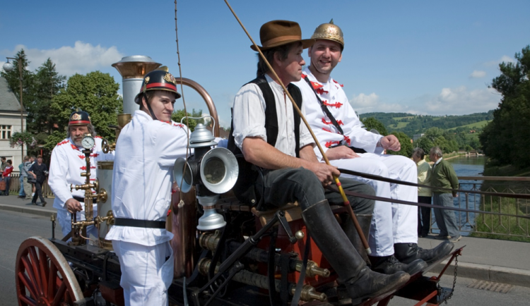 Semilští hasiči slaví sto padesát let. Do města se sjedou historické parní stříkačky