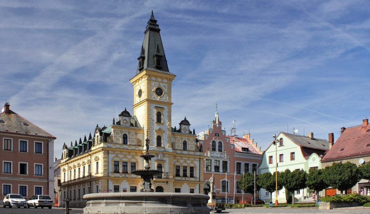 Novorenesanční klenot Hodkovic. Radnice několikrát vyhořela a dokonce do ní uhodil blesk