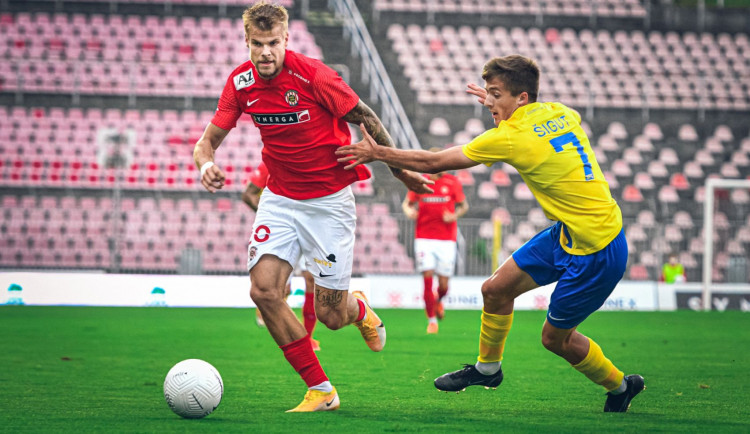 Brněnský Jan Hladík v souboji s jihlavským Šigutem