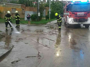 Brno zasáhla silná bouřka, hasiči hlásí přes padesát výjezdů