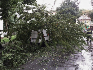 Brno zasáhla silná bouřka, hasiči hlásí přes padesát výjezdů