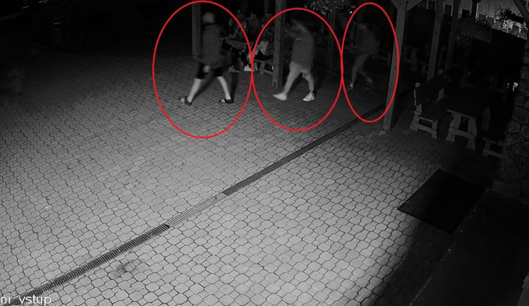 Záznam z kamery chvíli před útokem.