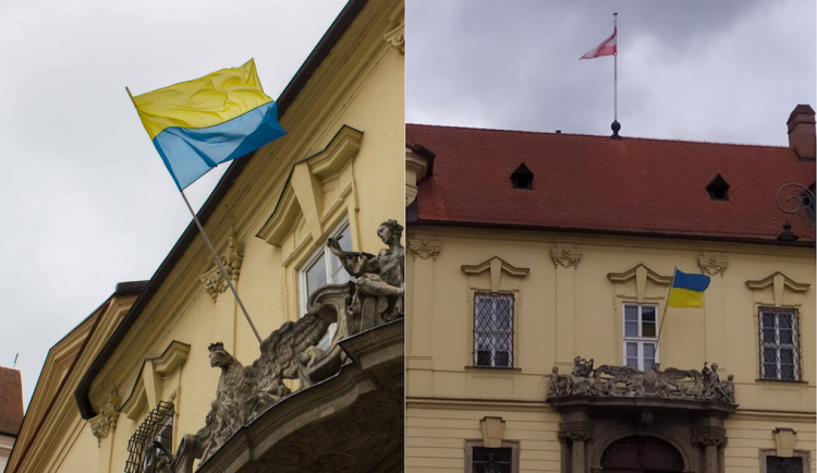 Brno vzdává hold Ukrajině. Státní vlajku ale vyvěsilo obráceně