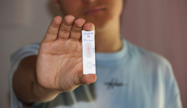 Hasiči rozvezli 454 500 antigenních testů určených pro jihomoravské školy