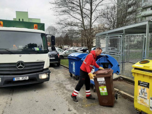 Kontejnery na bioodpad jsou v Brně v oblibě. Končí v nich ale i plasty
