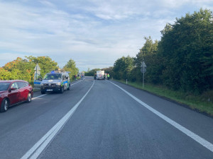 Tragická dopravní nehoda u Mikulova. Řidič auta zemřel po střetu s obytným vozem
