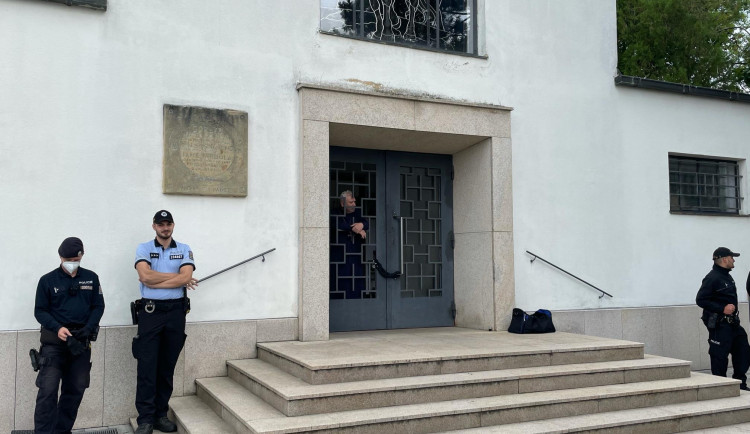 Zamčený duchovní Fejsak.