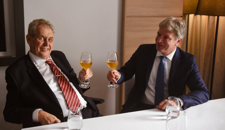 Zemana vítal v Brně exprimátor města a lídr jihomoravské kandidátky ČSSD Roman Onderka